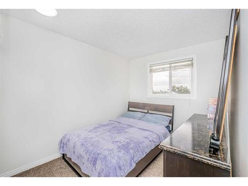 369 Falshire Drive Ne, Calgary, AB - Indoor Photo Showing Bedroom