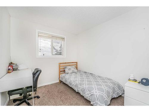 369 Falshire Drive Ne, Calgary, AB - Indoor Photo Showing Bedroom