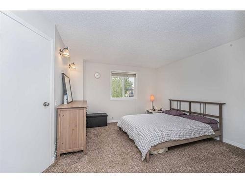 369 Falshire Drive Ne, Calgary, AB - Indoor Photo Showing Bedroom