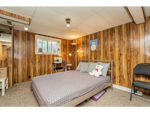 369 Falshire Drive Ne, Calgary, AB - Indoor Photo Showing Bedroom