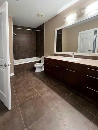 1819 18 Street Sw, Calgary, AB - Indoor Photo Showing Bathroom