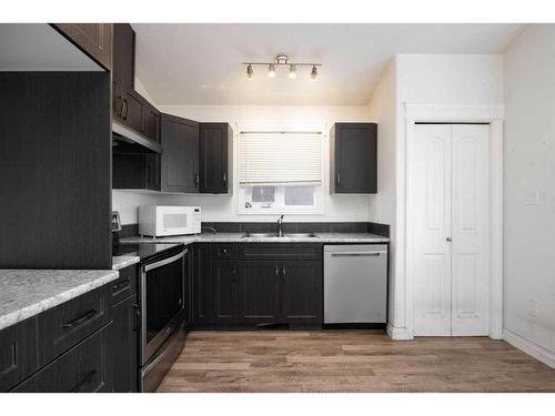 136 Beacon Hill Drive, Fort Mcmurray, AB - Indoor Photo Showing Kitchen