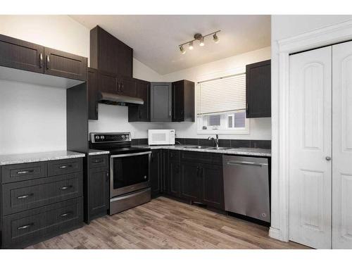 136 Beacon Hill Drive, Fort Mcmurray, AB - Indoor Photo Showing Kitchen