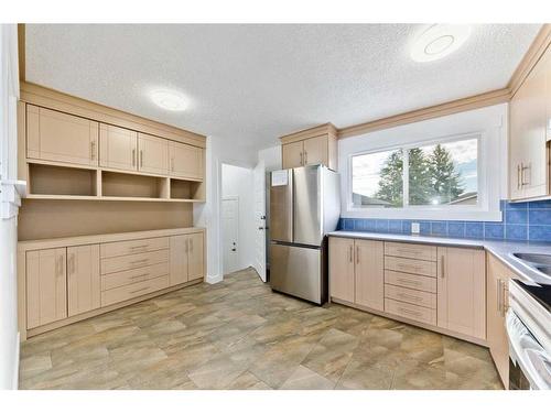 181 Pennsburg Way, Calgary, AB - Indoor Photo Showing Kitchen