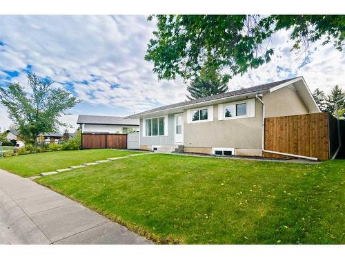 181 Pennsburg Way, Calgary, AB - Outdoor