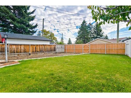 181 Pennsburg Way, Calgary, AB - Outdoor With Backyard