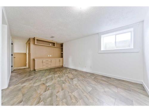 181 Pennsburg Way, Calgary, AB - Indoor Photo Showing Other Room