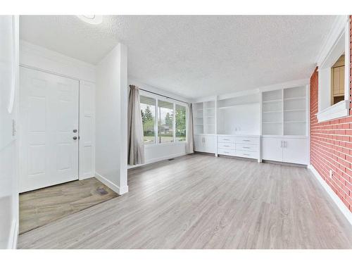 181 Pennsburg Way, Calgary, AB - Indoor Photo Showing Other Room