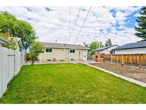 181 Pennsburg Way, Calgary, AB - Outdoor With Backyard