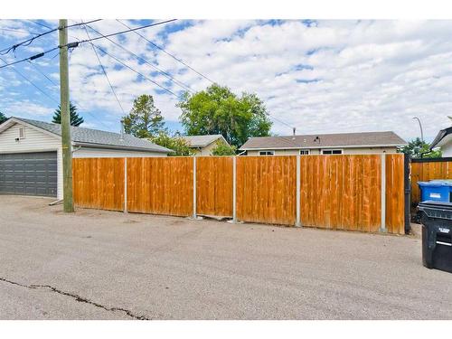 181 Pennsburg Way, Calgary, AB - Outdoor