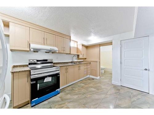 181 Pennsburg Way, Calgary, AB - Indoor Photo Showing Kitchen