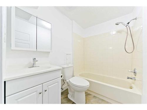 181 Pennsburg Way, Calgary, AB - Indoor Photo Showing Bathroom