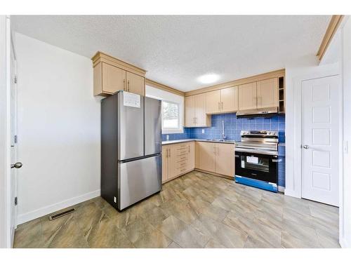 181 Pennsburg Way, Calgary, AB - Indoor Photo Showing Kitchen