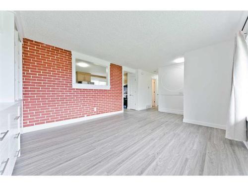 181 Pennsburg Way, Calgary, AB - Indoor Photo Showing Other Room