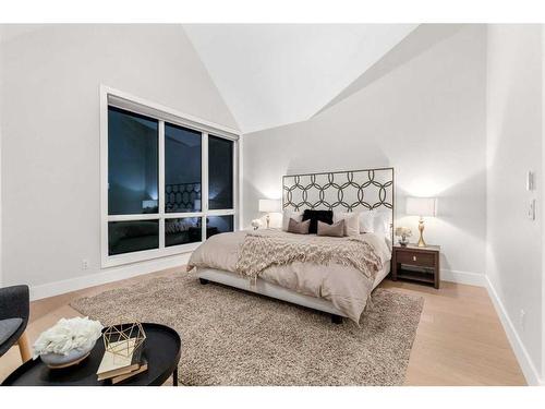 915 36 Street Nw, Calgary, AB - Indoor Photo Showing Bedroom