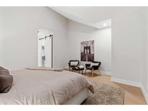 915 36 Street Nw, Calgary, AB - Indoor Photo Showing Bedroom