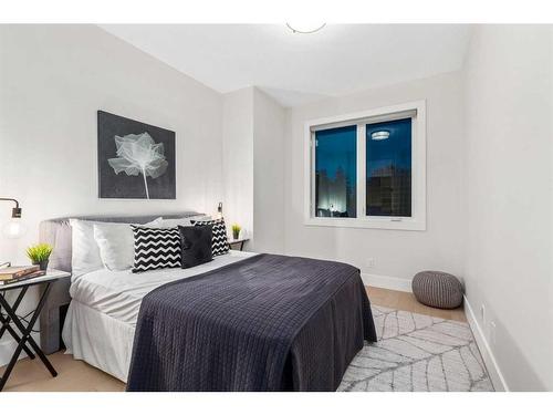 915 36 Street Nw, Calgary, AB - Indoor Photo Showing Bedroom