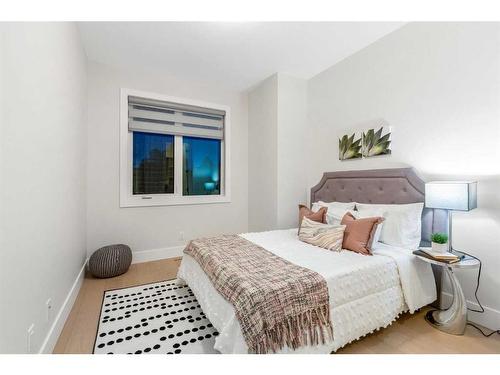 915 36 Street Nw, Calgary, AB - Indoor Photo Showing Bedroom