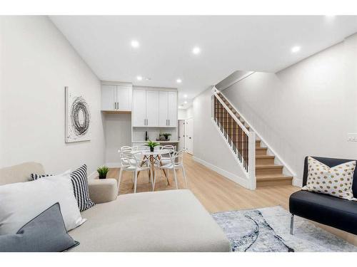 915 36 Street Nw, Calgary, AB - Indoor Photo Showing Living Room