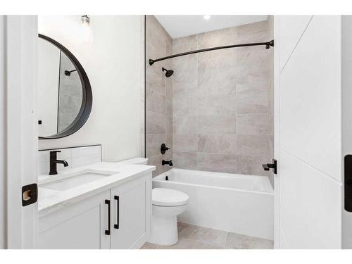 915 36 Street Nw, Calgary, AB - Indoor Photo Showing Bathroom