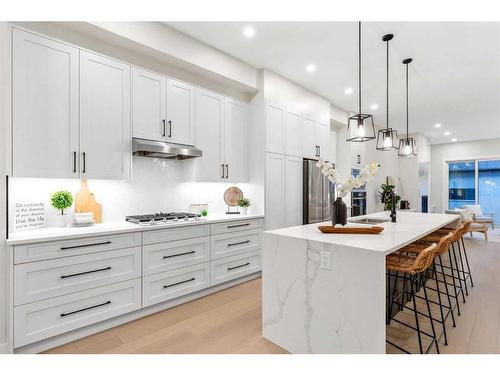 915 36 Street Nw, Calgary, AB - Indoor Photo Showing Kitchen With Upgraded Kitchen