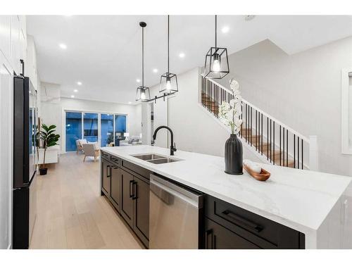 915 36 Street Nw, Calgary, AB - Indoor Photo Showing Kitchen With Double Sink With Upgraded Kitchen