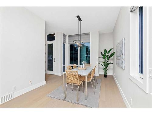 915 36 Street Nw, Calgary, AB - Indoor Photo Showing Dining Room