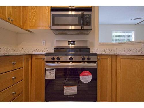 101-3000 Somervale Court Sw, Calgary, AB - Indoor Photo Showing Kitchen