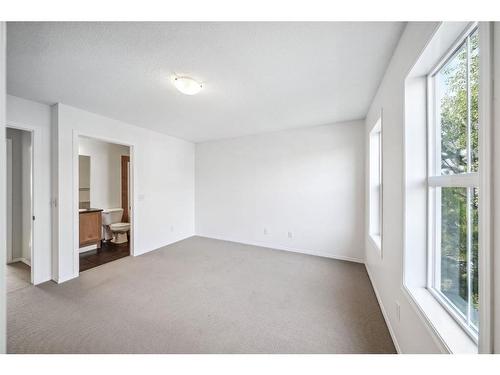 4581 Elgin Avenue Se, Calgary, AB - Indoor Photo Showing Other Room