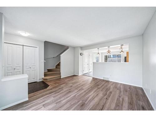 4581 Elgin Avenue Se, Calgary, AB - Indoor