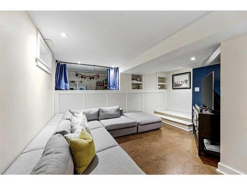 1907 32 Avenue Sw, Calgary, AB - Indoor Photo Showing Living Room