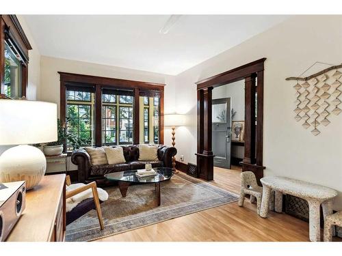 1907 32 Avenue Sw, Calgary, AB - Indoor Photo Showing Living Room