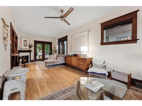 1907 32 Avenue Sw, Calgary, AB - Indoor Photo Showing Living Room