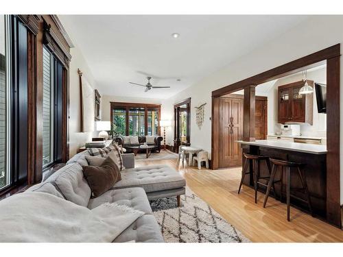 1907 32 Avenue Sw, Calgary, AB - Indoor Photo Showing Living Room