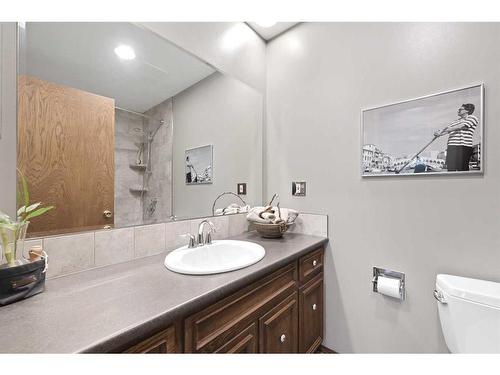 107 Palis Way Sw, Calgary, AB - Indoor Photo Showing Bathroom