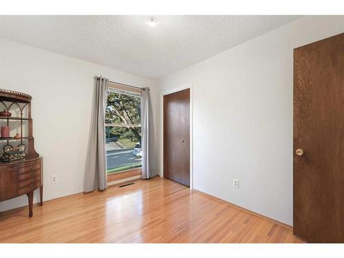 107 Palis Way Sw, Calgary, AB - Indoor Photo Showing Other Room