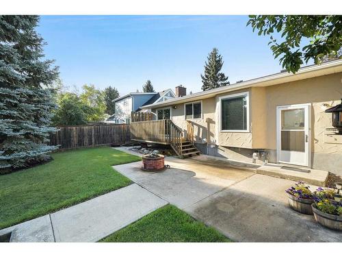 107 Palis Way Sw, Calgary, AB - Outdoor