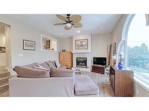 7508 7 Street Nw, Calgary, AB - Indoor Photo Showing Living Room With Fireplace