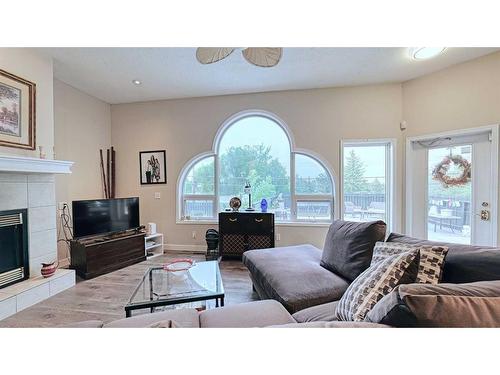 7508 7 Street Nw, Calgary, AB - Indoor Photo Showing Living Room With Fireplace