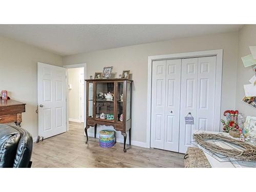 7508 7 Street Nw, Calgary, AB - Indoor Photo Showing Bedroom