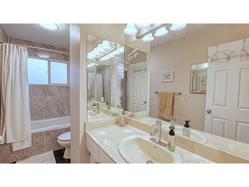 7508 7 Street Nw, Calgary, AB - Indoor Photo Showing Bathroom