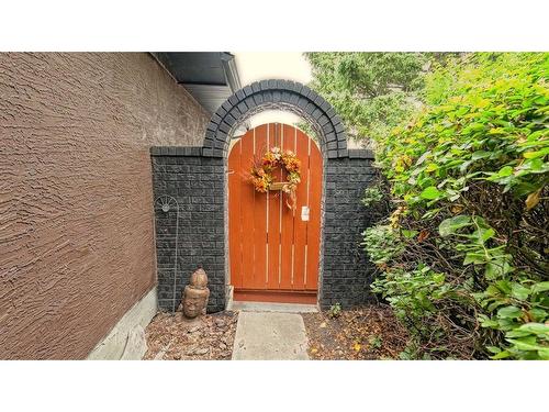 7508 7 Street Nw, Calgary, AB - Outdoor