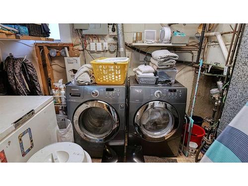 7508 7 Street Nw, Calgary, AB - Indoor Photo Showing Laundry Room