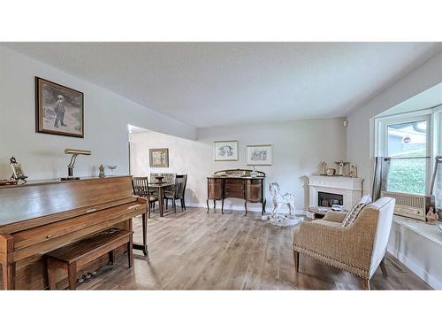 7508 7 Street Nw, Calgary, AB - Indoor Photo Showing Living Room With Fireplace