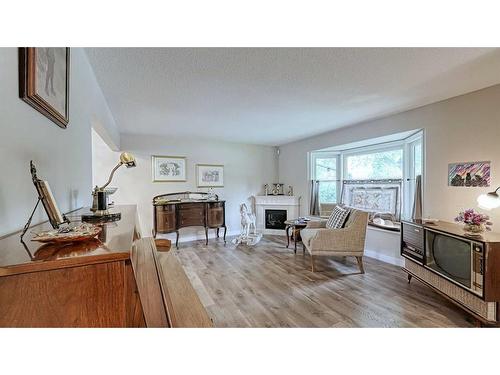 7508 7 Street Nw, Calgary, AB - Indoor Photo Showing Living Room With Fireplace