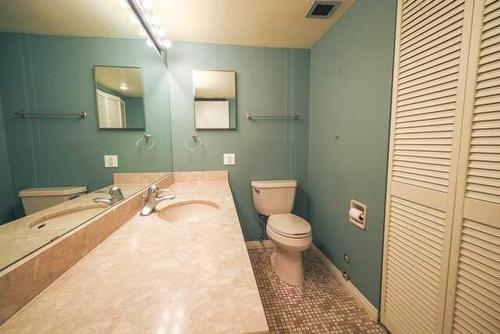 805-330 26 Avenue Sw, Calgary, AB - Indoor Photo Showing Bathroom