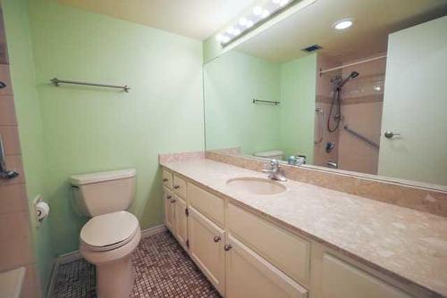 805-330 26 Avenue Sw, Calgary, AB - Indoor Photo Showing Bathroom