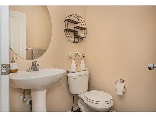 107 Everoak Green Sw, Calgary, AB - Indoor Photo Showing Bathroom