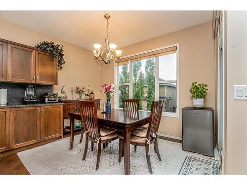 107 Everoak Green Sw, Calgary, AB - Indoor Photo Showing Dining Room