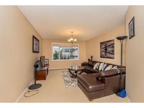 107 Everoak Green Sw, Calgary, AB - Indoor Photo Showing Living Room